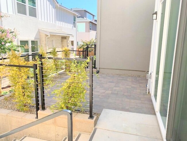 Building Photo - Beautifully Upgraded Contemporary Home in Wallis Ranch ! Close to Quarry Lane School !