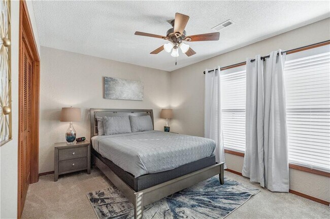 Building Photo - 6 Connie Ln