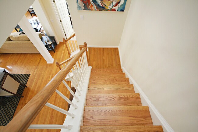Building Photo - Pet Friendly Mill Creek Village Townhome