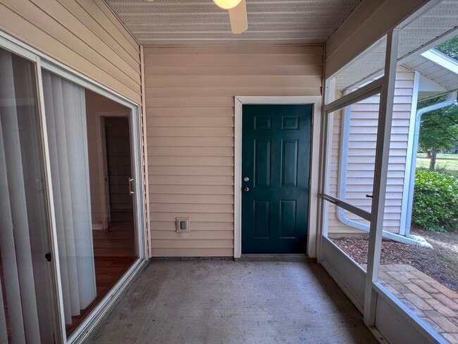 Building Photo - 1/1 Condo in the Greens at West End - Available mid-June!