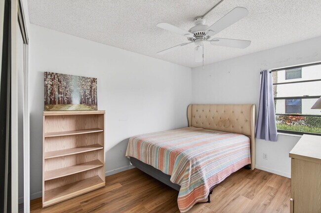 Building Photo - 5851 Parkwalk Dr