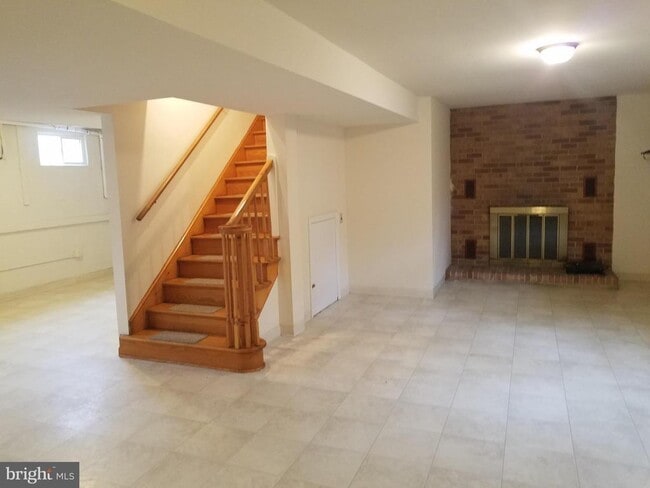 Building Photo - 8685 Ironsides Rd