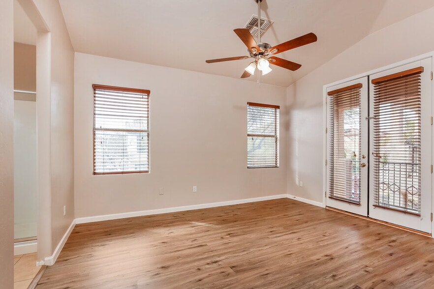 Building Photo - 462 E Calle De Ocaso