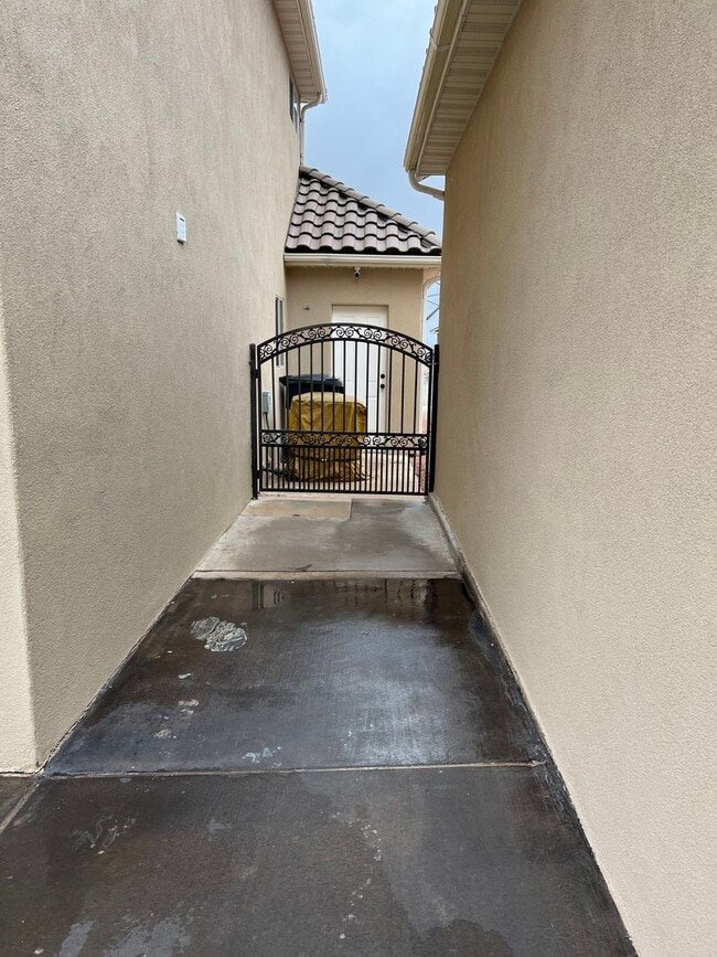 Building Photo - MONTH TO MONTH LEASE ONLY. Beautiful Custo...
