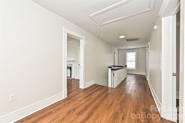 Building Photo - 1208 S Salisbury Ave