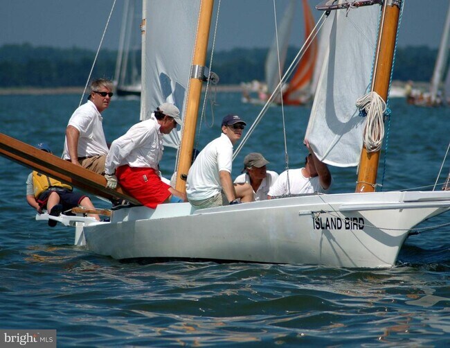 Building Photo - 219 E Chew Ave