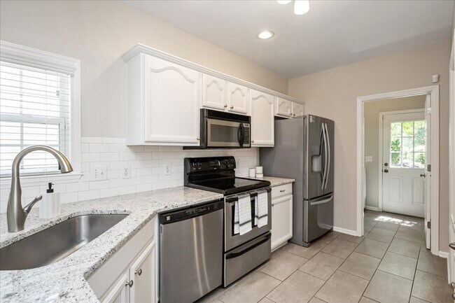 Building Photo - 406 Pershing Rd