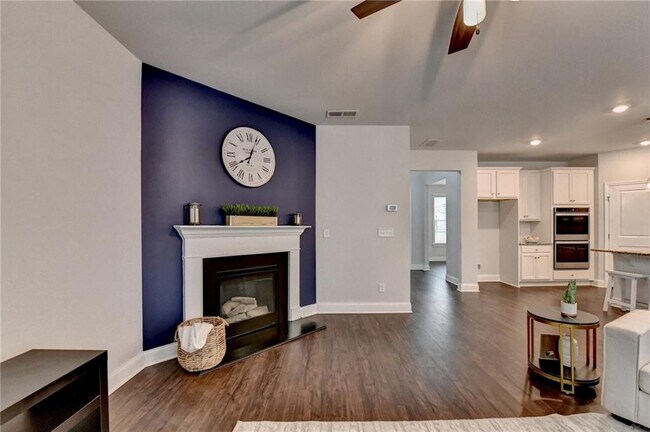 Building Photo - 2017 Yvette Wy