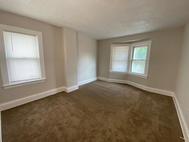 Building Photo - Beautiful, Large 5 Bedroom Cleveland Home - Now Available!