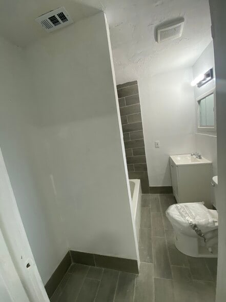 Guest bathroom - 264 NW 10th St