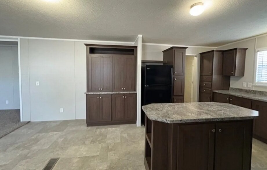 Primary Photo - 105 Nicole Ct