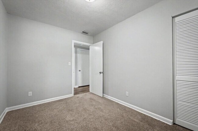 Building Photo - 7010 Arques Rd