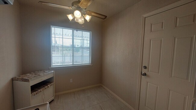 Building Photo - 4 bedroom 2 bathroom home ready now!!!!