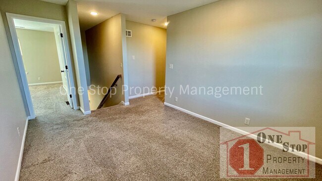 Building Photo - Gorgeous 4 bedroom, 2.5 bath home in Raymore!