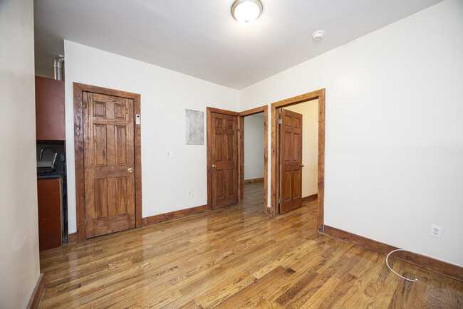 Building Photo - 336 Starr St