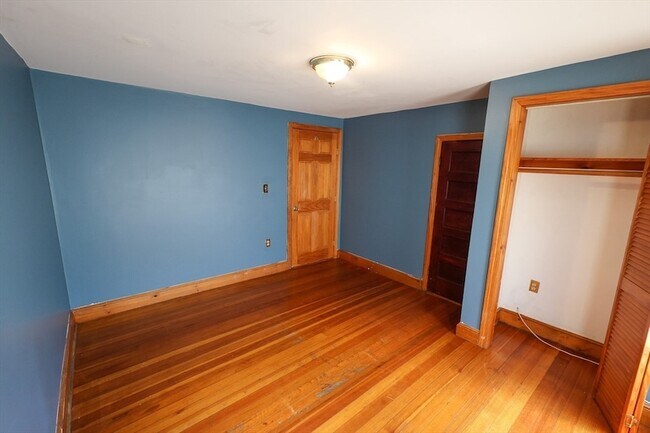 Building Photo - 7 Gayland St