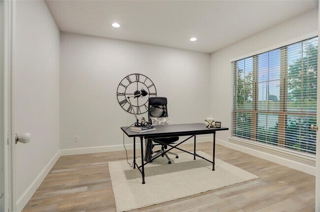 Building Photo - 2327 Partridgeberry Ln