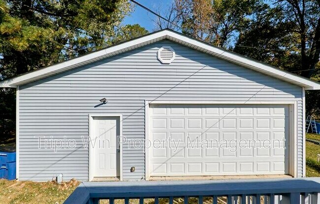 Building Photo - 10315 St Arthur Ln