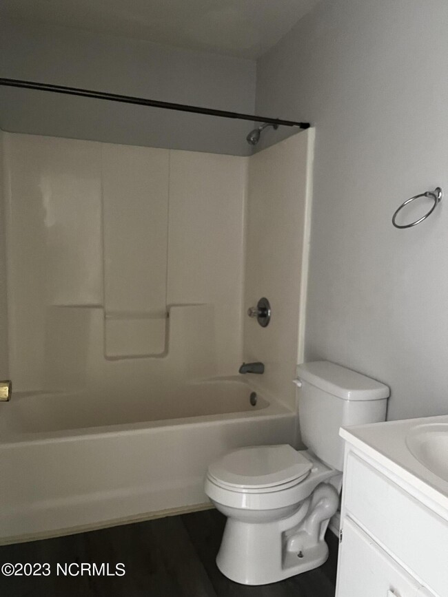 Building Photo - 203 Fifth Ave