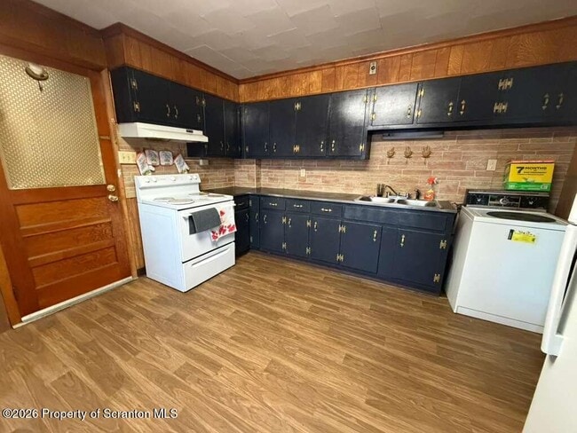 Building Photo - 717 Prospect Ave