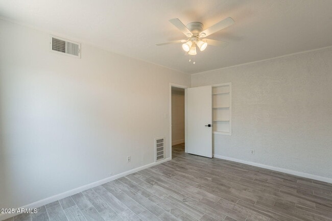 Building Photo - 1116 E Fern Dr N