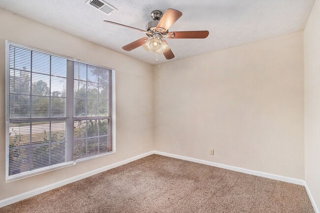 Building Photo - 3 bdrm, 2 bath in Stone Mountain