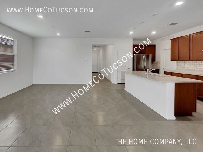 Building Photo - 5618 W Monterey Dr
