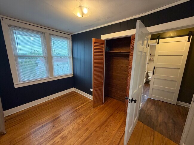 Building Photo - 402 Douglass St