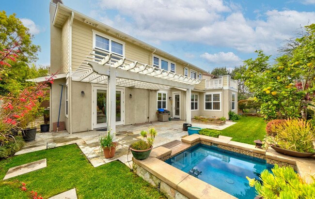 Building Photo - 935 Heron Cir