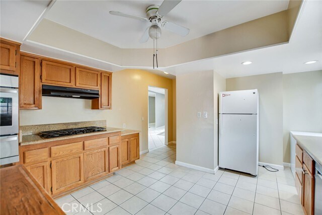 Building Photo - 1015 E Walnut Ave