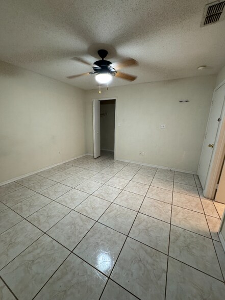 Building Photo - 2365 Harbor Town Dr