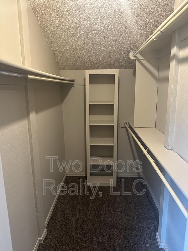 Building Photo - 6452 W Hefner Rd