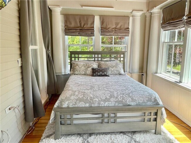 Building Photo - 541 Bellevue Ave