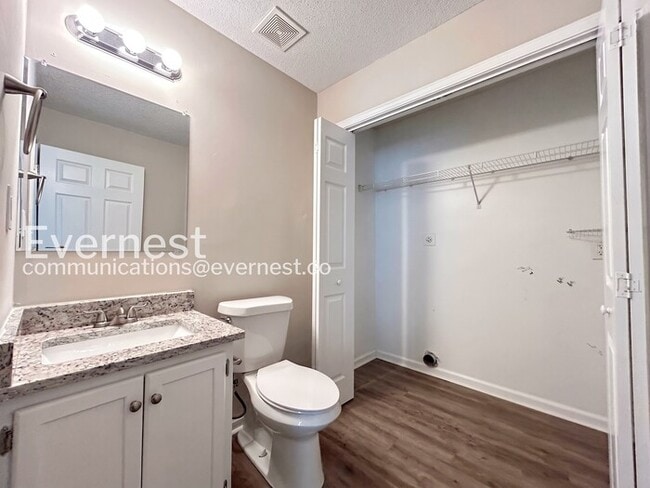 Building Photo - 321 Sadler Dr