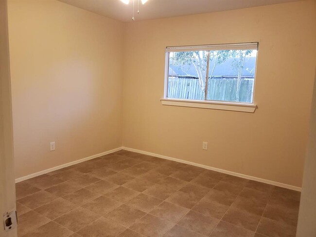 Building Photo - 1326 Blue Diamond Dr