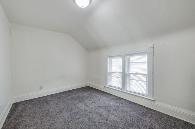 Building Photo - 30 Olcott St
