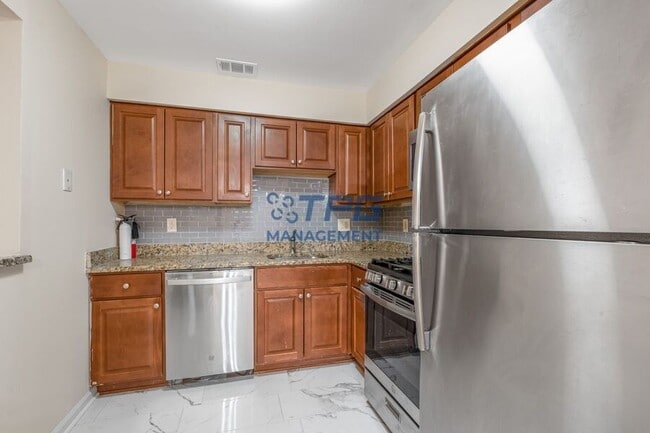 Building Photo - 414 Waterford Dr