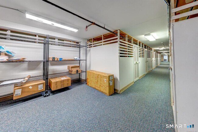 Building Photo - 889 Farmington Ave