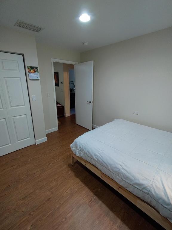 Building Photo - 4 Blaine Ct