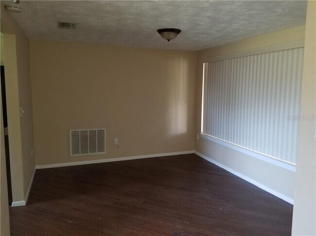 Building Photo - 2531 Almond Dr