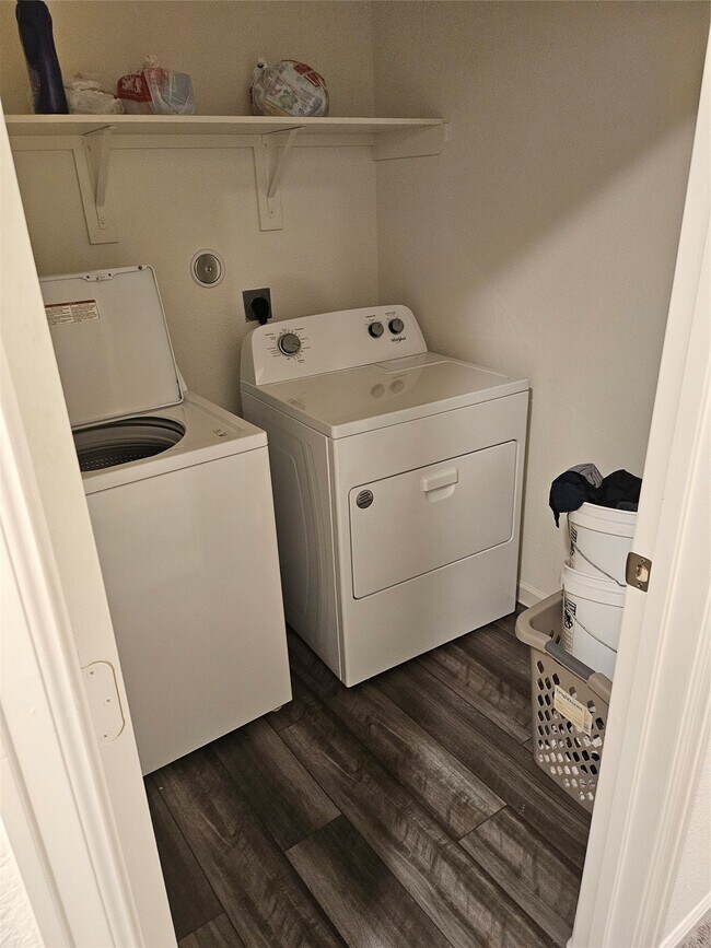 Building Photo - 5923 Grantgrala Dr