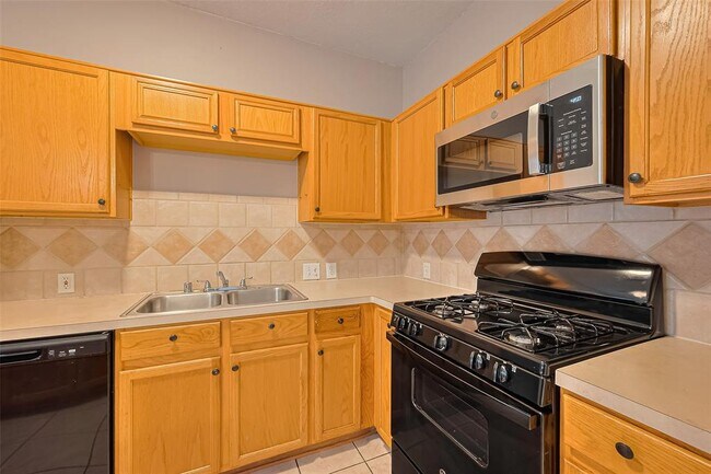 Building Photo - 4826 Cliffpoint Ct