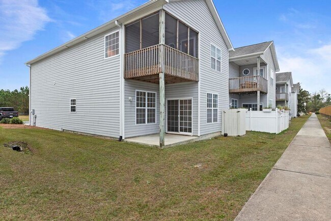 Building Photo - Surf City Townhome!