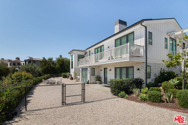 Building Photo - 5770 Busch Dr