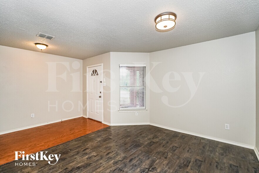 Building Photo - 5293 Chessie Cir