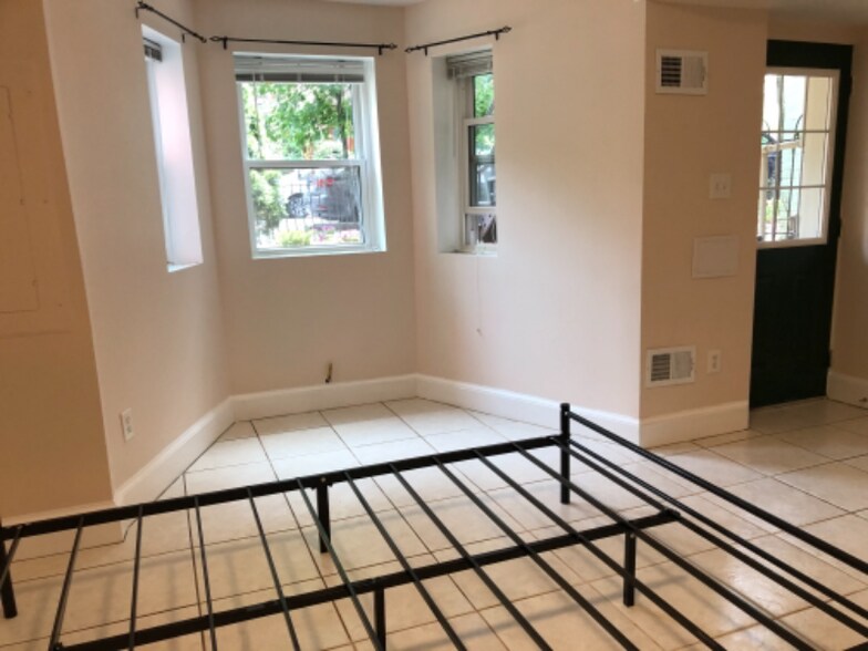 Building Photo - 710 7th St NE