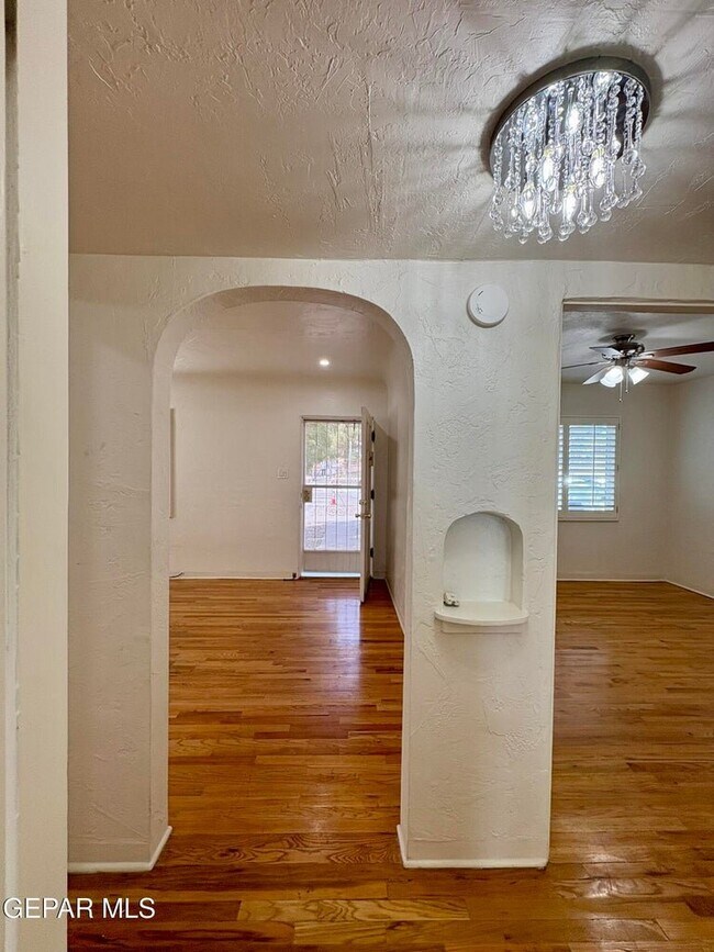 Building Photo - 4628 Clifton Ave