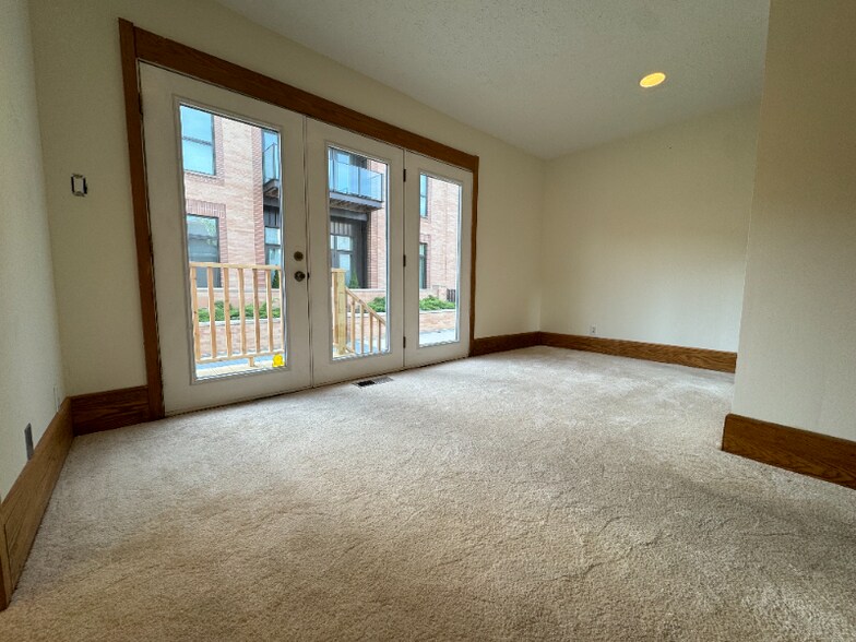 Building Photo - 814 N Park Ave