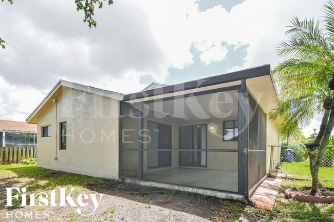 Building Photo - 5315 NW 93 Ave
