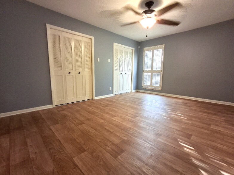 Building Photo - 102 Ruelle